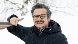 Bild på Maria Fällman och Kemal Avican ute i snön