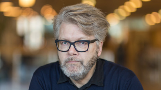 Porträtt på Per Melander, kommunikatör vid humanistisk fakultet, Umeå universitet.