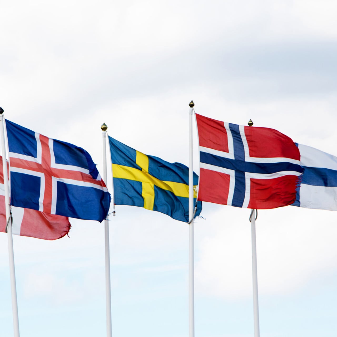 Flaggor från de nordiska länderna på flaggstänger
