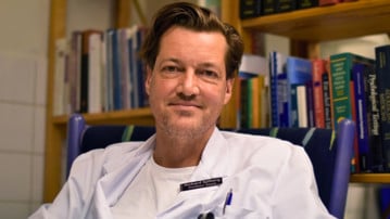 Porträtt på Rickard Sjöberg, docent och adjungerad lektor vid institutionen för klinisk vetenskap vid Umeå universitet.