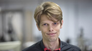 Porträtt på Kristoffer Sahlholm, universitetslektor till Institutionen för integrativ medicinsk biologi och WCMM vid Umeå universitet.
