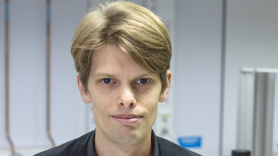 Porträtt på Kristoffer Sahlholm, universitetslektor till Institutionen för integrativ medicinsk biologi och WCMM vid Umeå universitet.