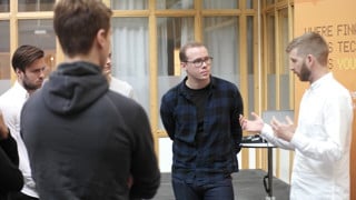 Bild på studenter och företag under Co-op-dagen för industriell ekonomi.
