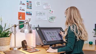 Daria Chrobok, DC SciArt, working in her studio
