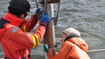 sedimentprovtagning på båt