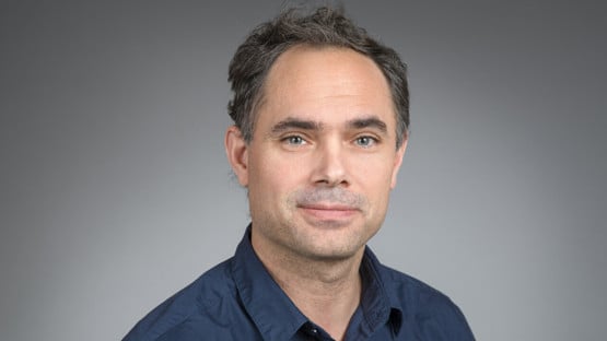 Porträtt på Henrik Sjödin, första forskningsingenjör vid Institutionen för folkhälsa och klinisk medicin, Umeå universitet.