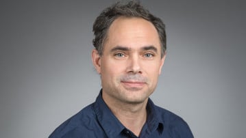Porträtt på Henrik Sjödin, första forskningsingenjör vid Institutionen för folkhälsa och klinisk medicin, Umeå universitet.