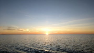 soluppgång på havet