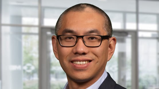Porträtt på Steven Shen, alumn Företagsforskarskolan