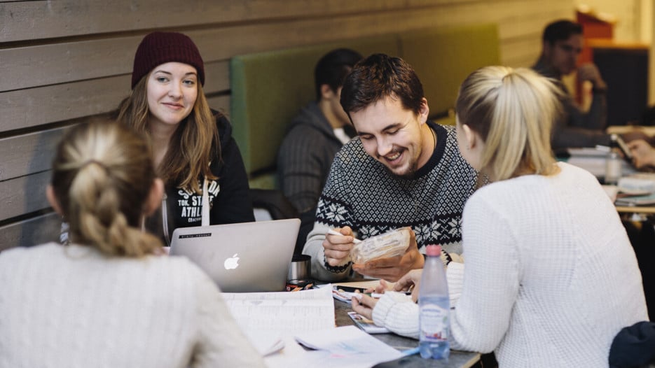 Bild på studenter