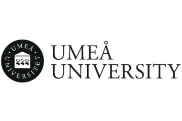 Umeå universitets engelska logga svart text med vit bakgrund