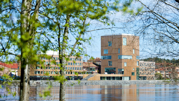 Vy &ouml;ver &auml;lven mot Konstnarligt Campus.